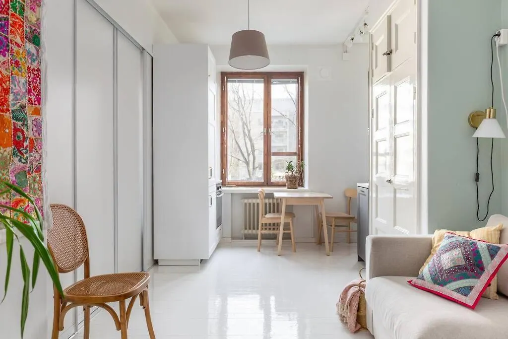 הלסינקי Charming Suite With Garden Views Steps From Metro דירה