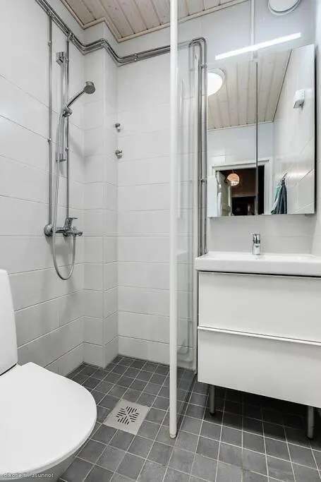 הלסינקי Charming Suite With Garden Views Steps From Metro דירה