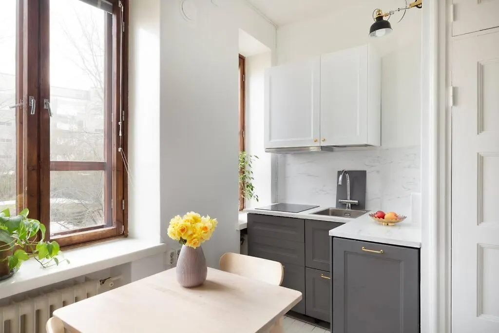 הלסינקי Charming Suite With Garden Views Steps From Metro